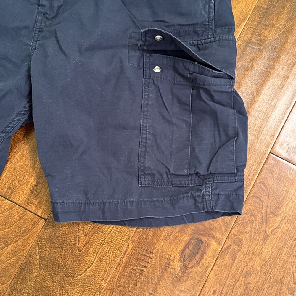 Levi's Men's Cargo Shorts Navy Blue Size 38 Cotton Relaxed Fit - Picture 9 of 13